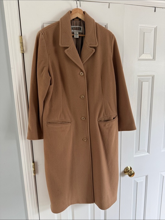 L.L. Bean Jackets & Blazers - Llbean Women's Tan Camel Coat - Timeless Single-Breasted Design Rare